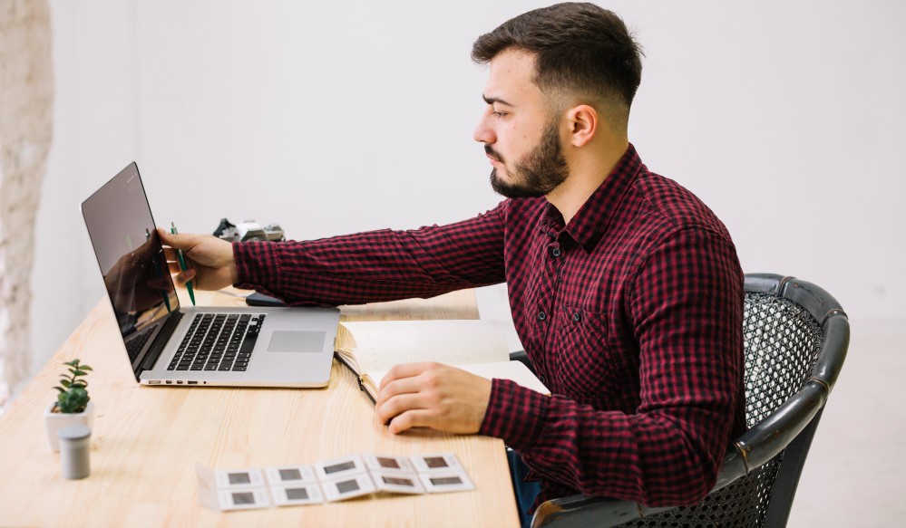 Pay attention, those who spend hours in front of the computer know